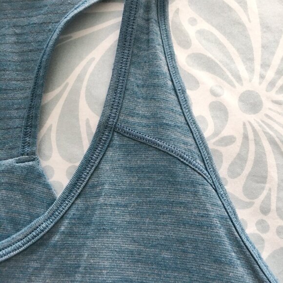 Lululemon Essential Tank in Heathered Persian Blue - Picture 5 of 11